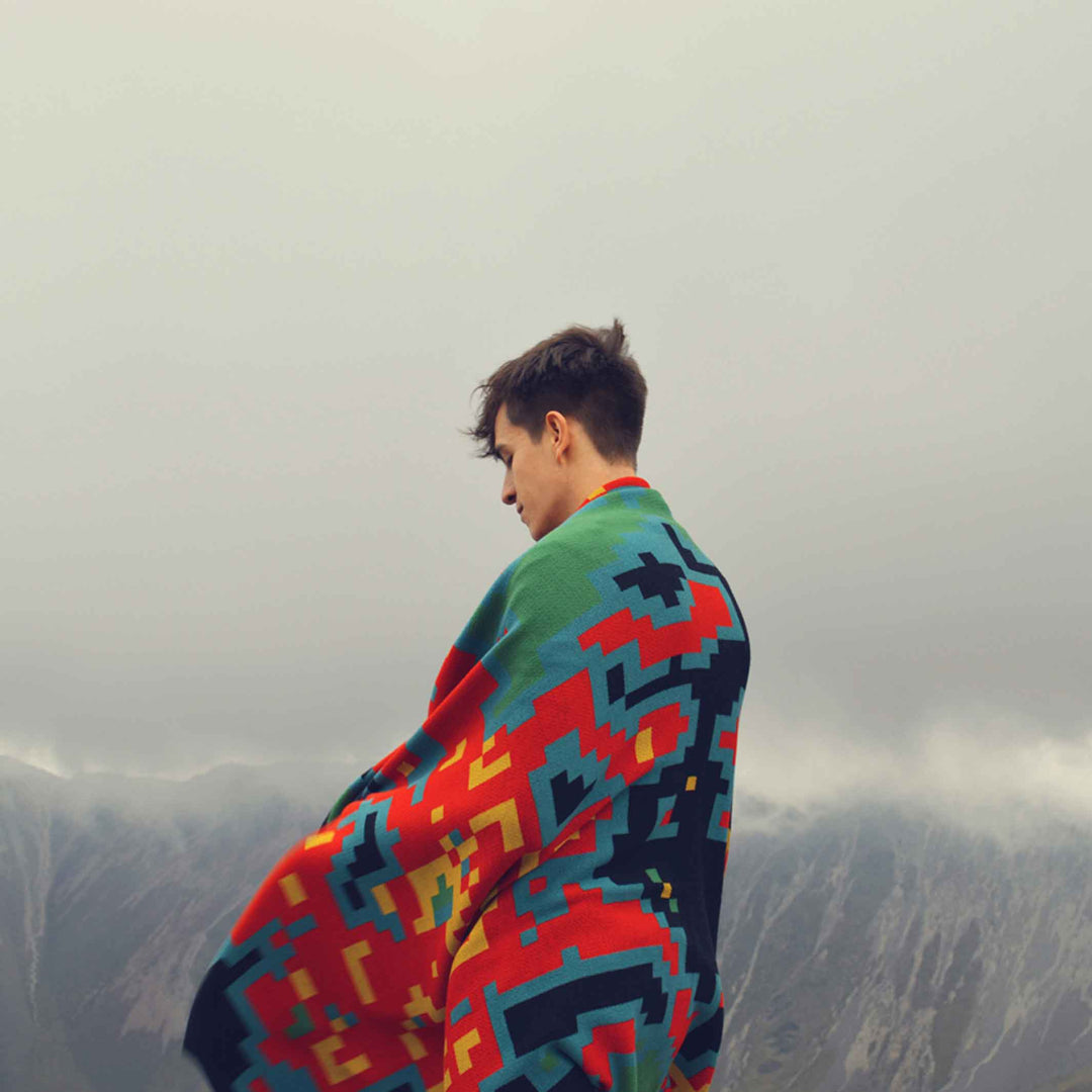 DIGITAL SUNRISE - BEDSPREAD - 185x140 cm - Merino wool &amp; silk | Cristian Zuzunaga