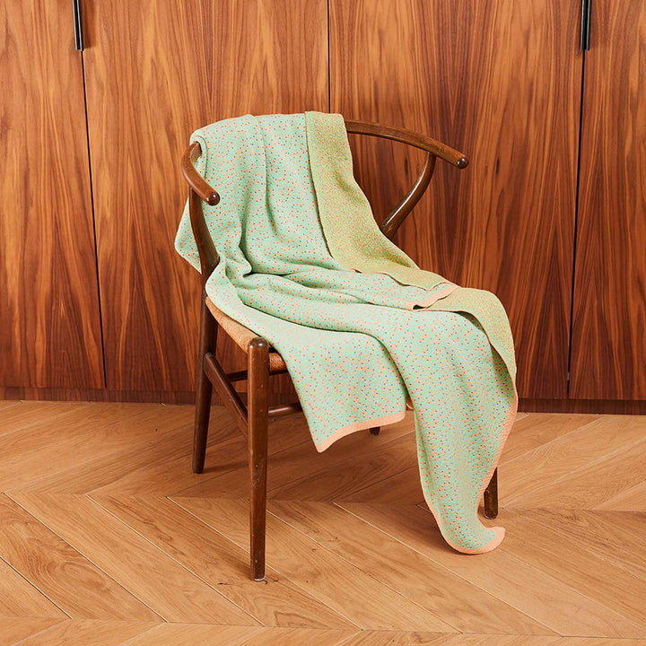 BITMAP LABYRINTH Fresh Green - light green BEDSPREAD - 180x140 cm - 90% cotton | Cristian Zuzunaga