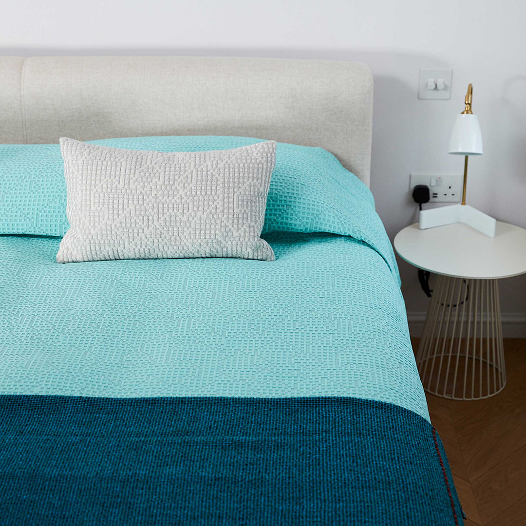 MAPPING BEDSPREAD - mint-farbige TAGES-BETT-DECKE - 235x245 cm - 100% Baumwolle | Cristian Zuzunaga