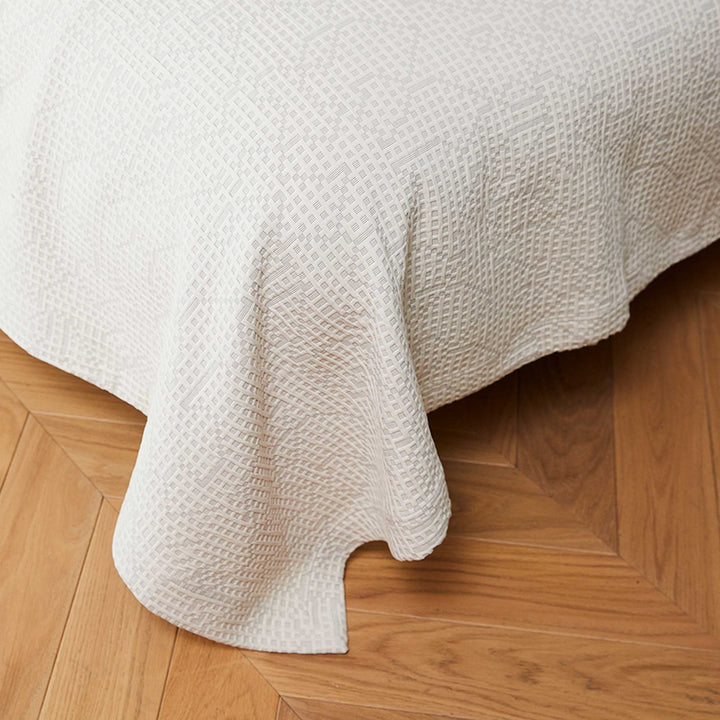 MAPPING BEDSPREAD - white DAY BED BLANKET - 235x245 cm - 100% cotton | Cristian Zuzunaga