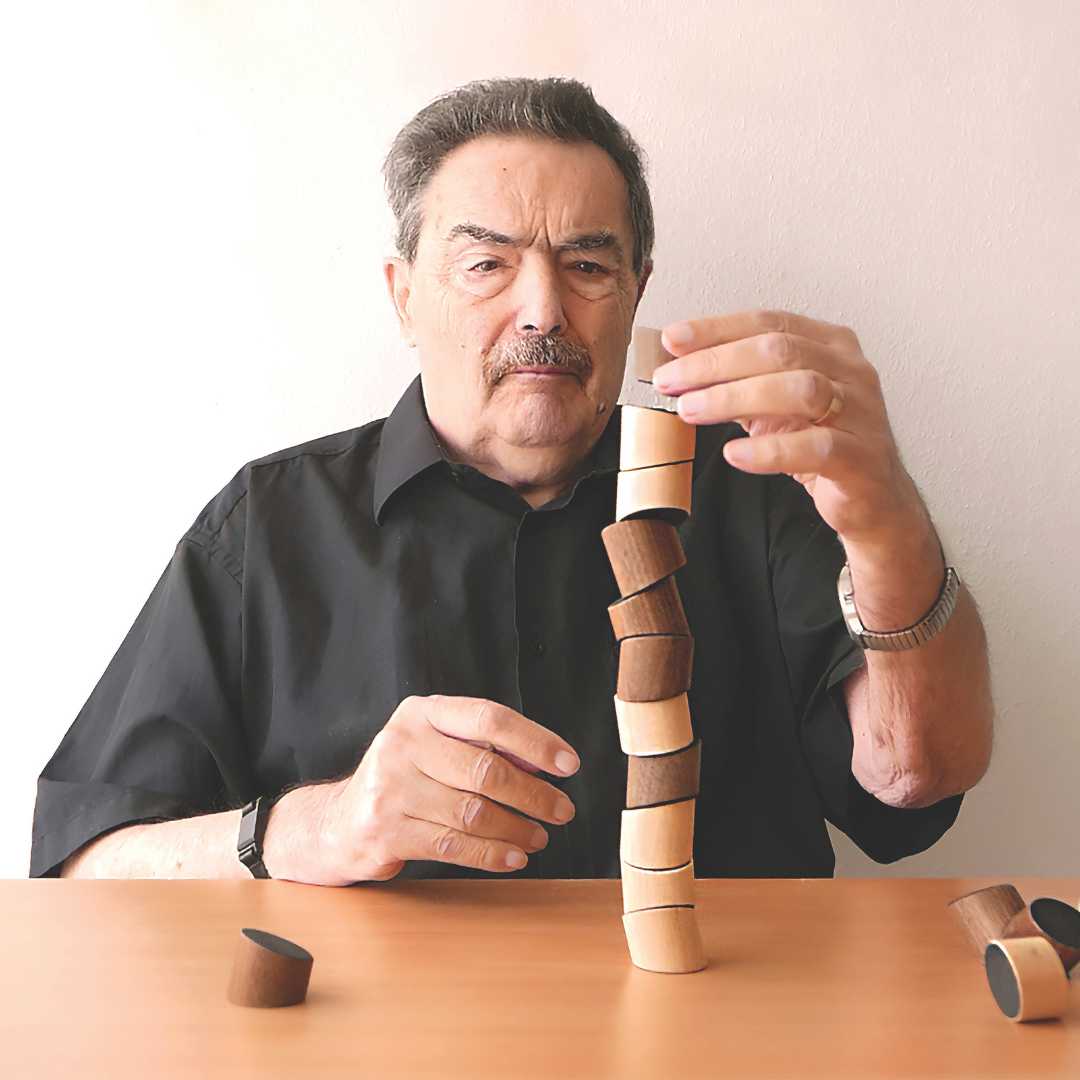 LOGGOS - Stacking game made of wood | Frechling