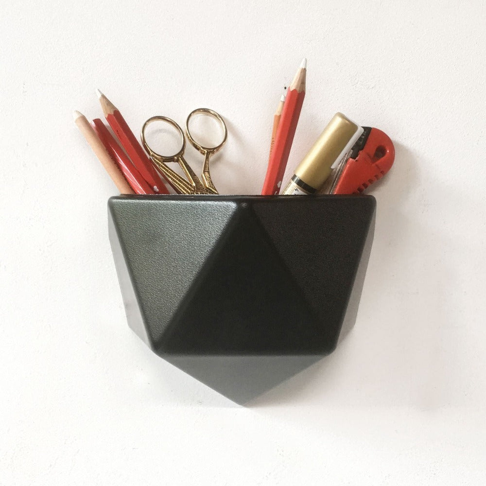 Magnetic flowerpot 'Ico' 