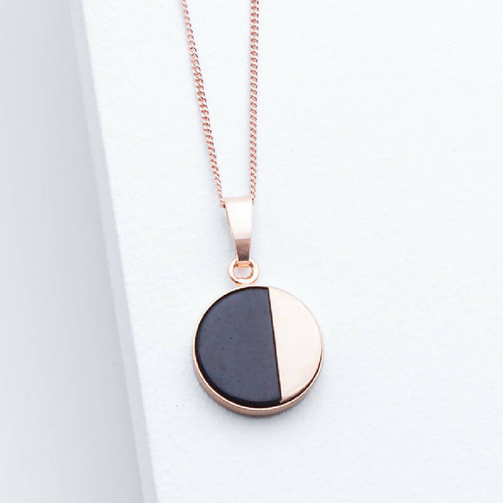 Necklace 'R01'