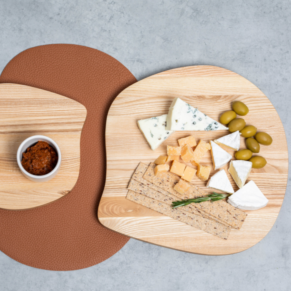 Cutting and serving board 'PEA'