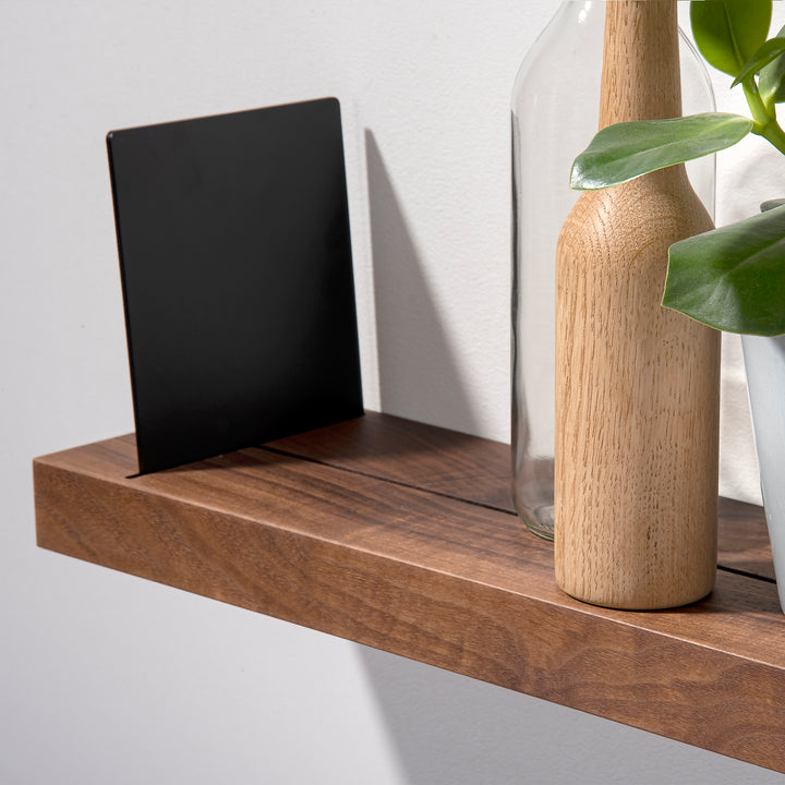 Wall shelf 'Walnut 01' for solid walls