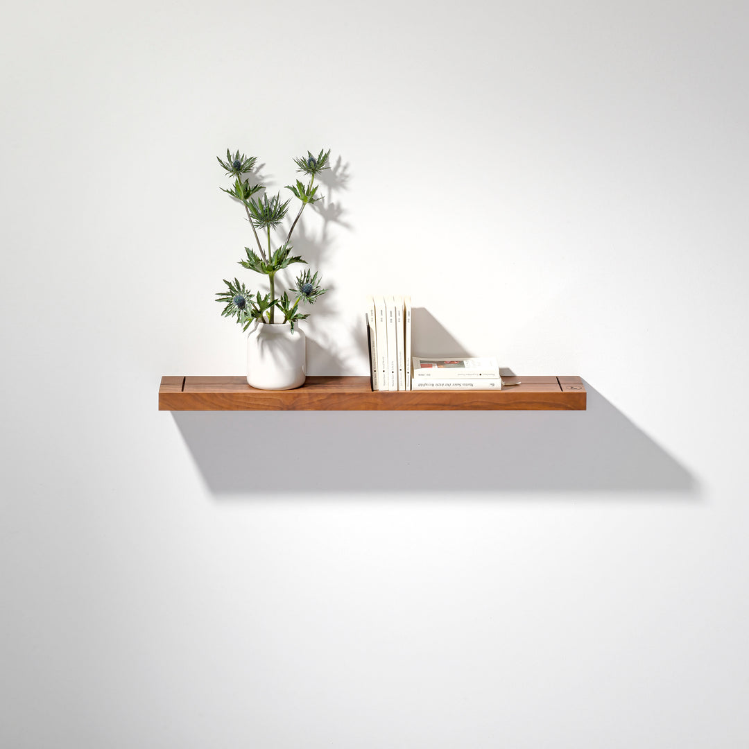 Wall shelf 'Walnut 01' for solid walls