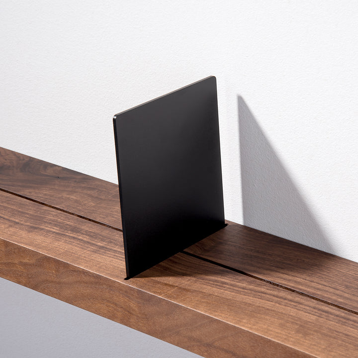 Wall shelf 'Walnut 01' for solid walls